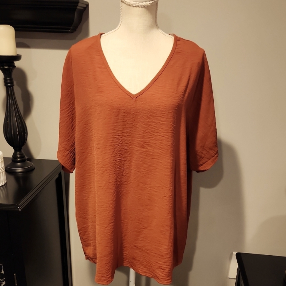 NWOT Entro V-neck Oversized Top Size XL PTP 28 In.Length 29 In Burnt Orange